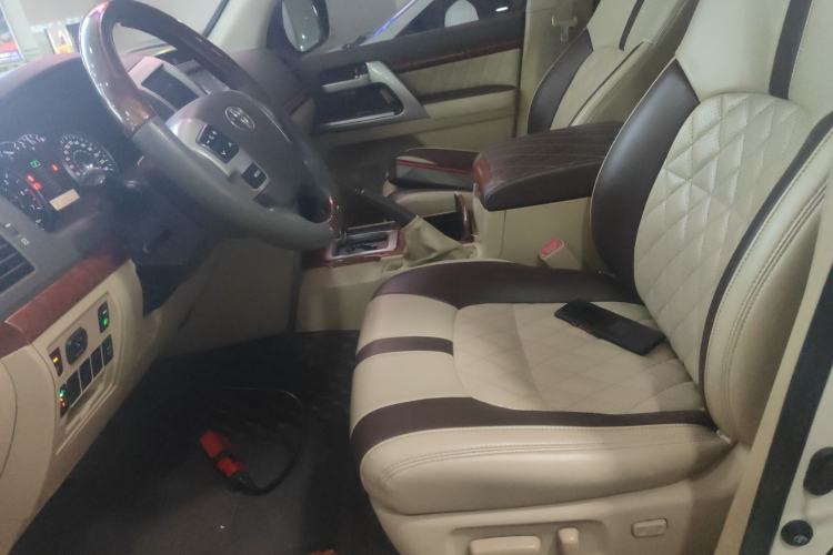 Used Toyota Land Cruiser 2015 4.0L VX-R 8-Seater Middle East Version
