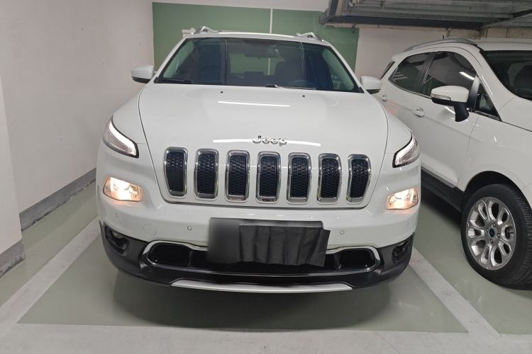 Used  Cherokee 2016 2.4L Professional Edition
