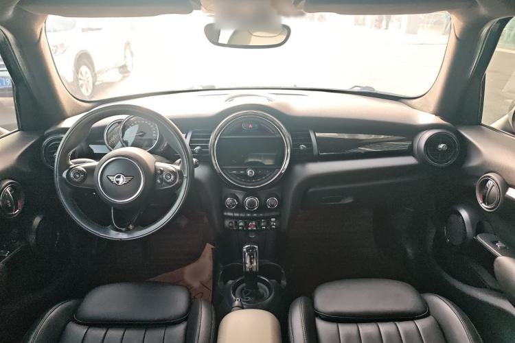 Used  MINI 2018 1.5T COOPER Classic Edition Five-Door Version
