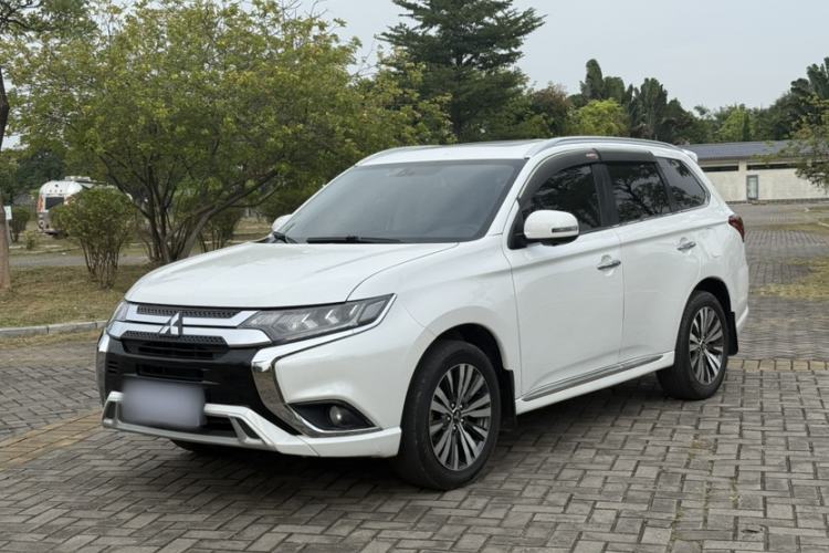 Used Mitsubishi Outlander 2021 2.4L 4x4 Zhi Xiang Edition 7 Seats
