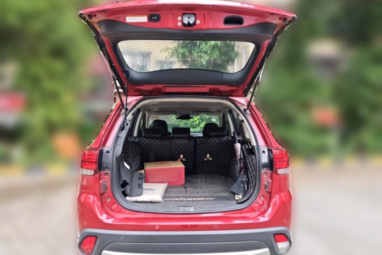 Used Mitsubishi Outlander 2016 2.4L 4x4 Luxury Edition 7-Seater