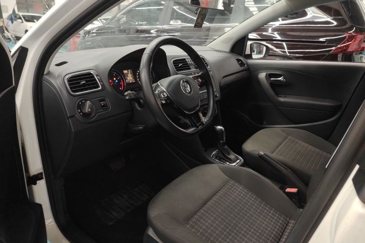 Used Volkswagen Polo 2016 1.6L Automatic Comfort Model
