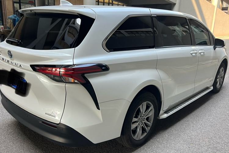 Used Toyota Sienna 2023 2.5L Hybrid Comfort Edition
