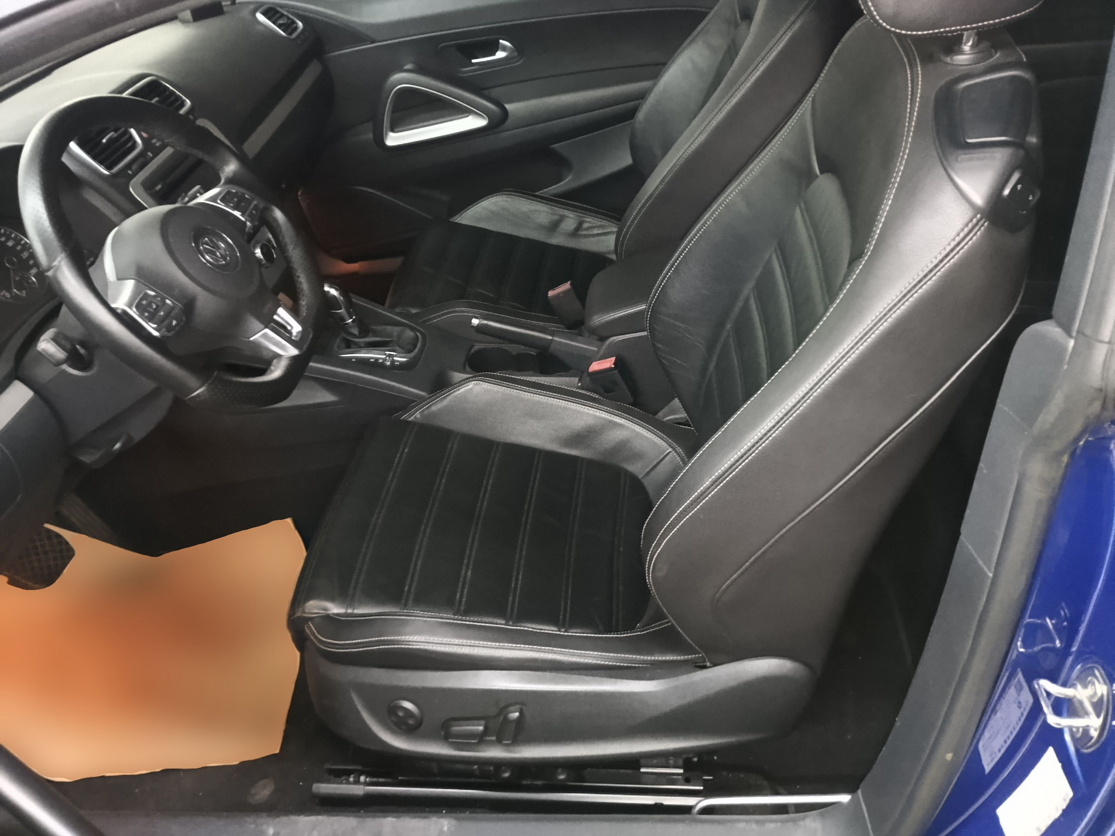 Переднее сиденье в автомобиле