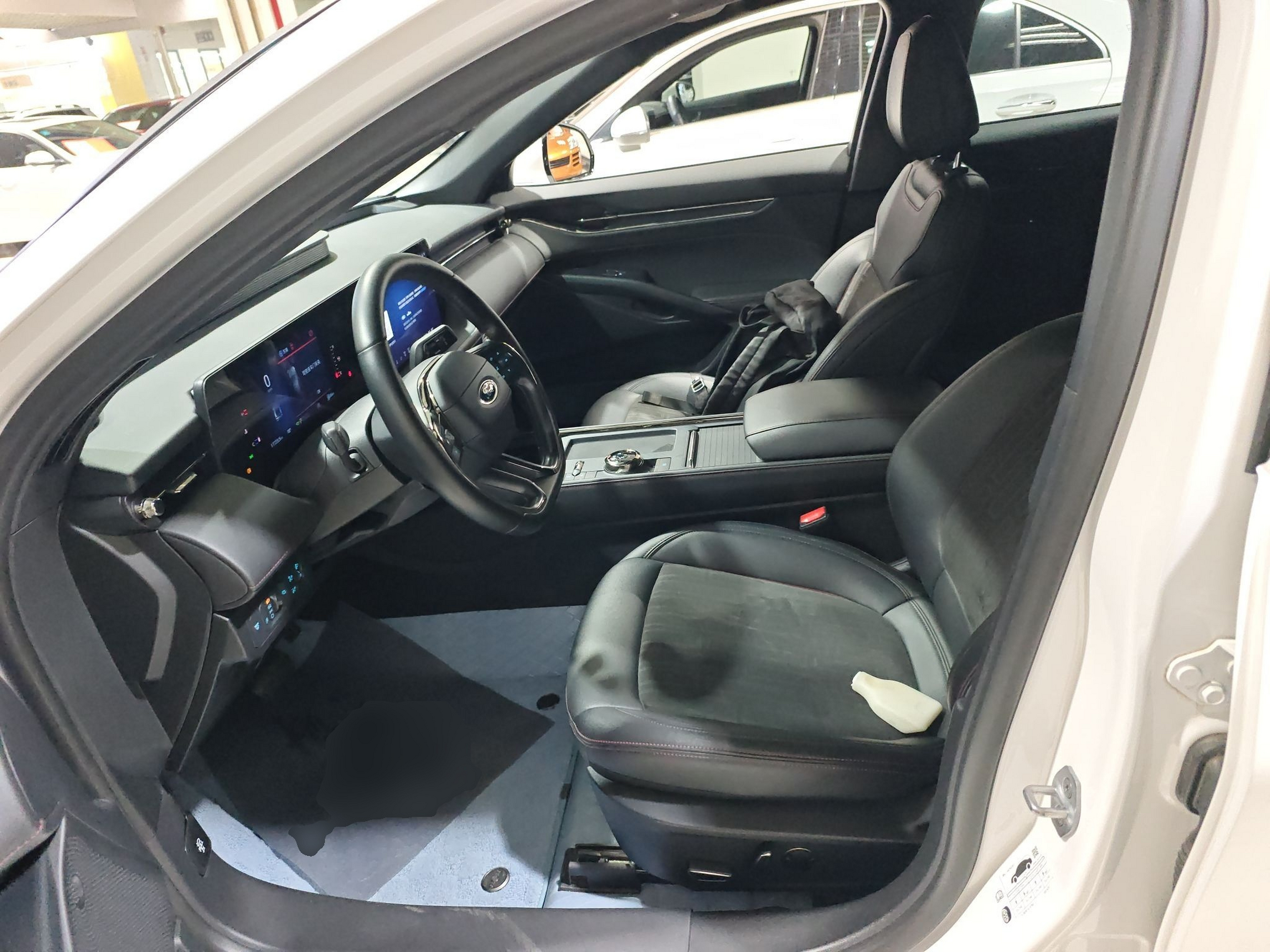 Переднее сиденье в автомобиле