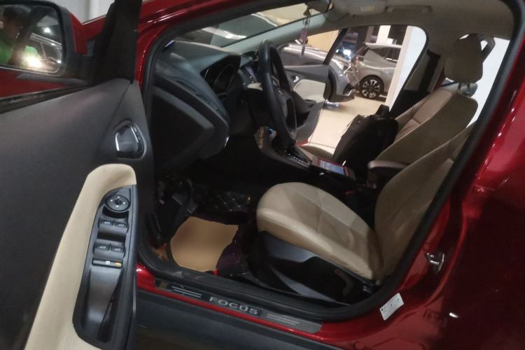 Used Ford Focus 2017 Hatchback 1.6L Automatic Comfort Plus SmartDrive Edition
