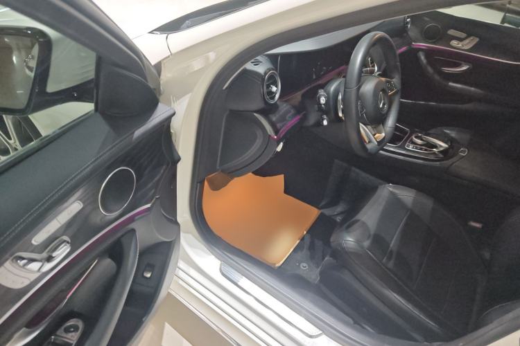 Used Mercedes-Benz E-Class 2016 E 300 L Sporty and Stylish Model
