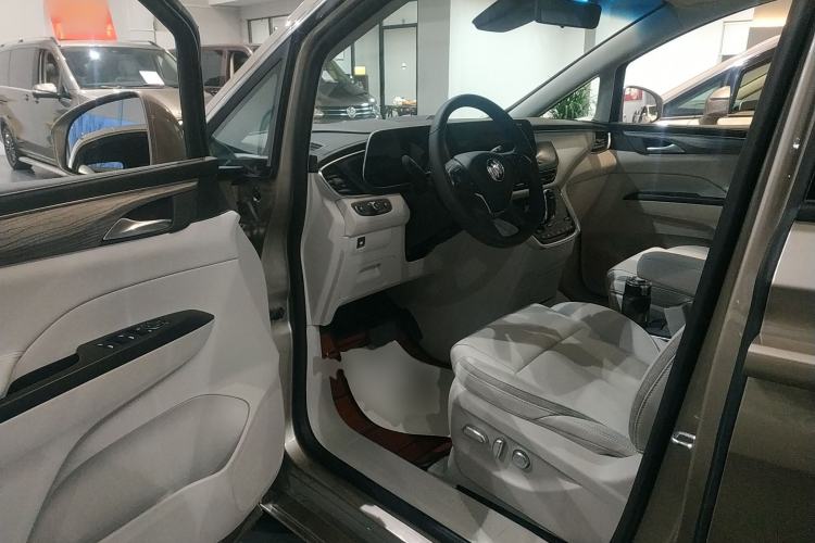 Used Buick GL8 2023 ES Lu Zun Deluxe and Yue Edition