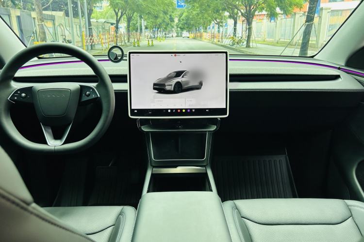 Used Tesla Model Y 2025 Long-Range All-Wheel-Drive Version
