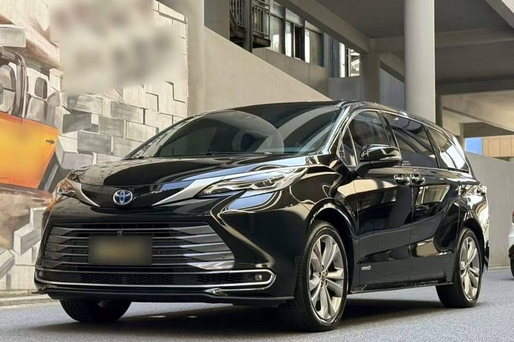 Used Toyota Sienna 2023 2.5L Hybrid Deluxe Edition
