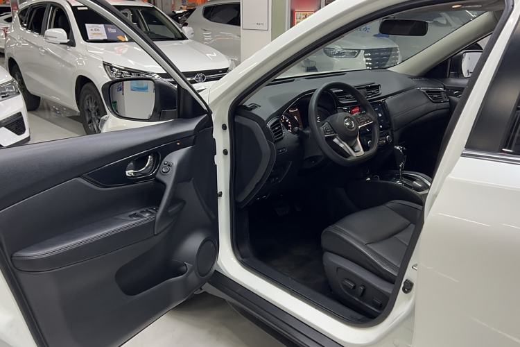 Used Nissan X-Trail 2017 2.5L CVT Leading Edition 4WD
