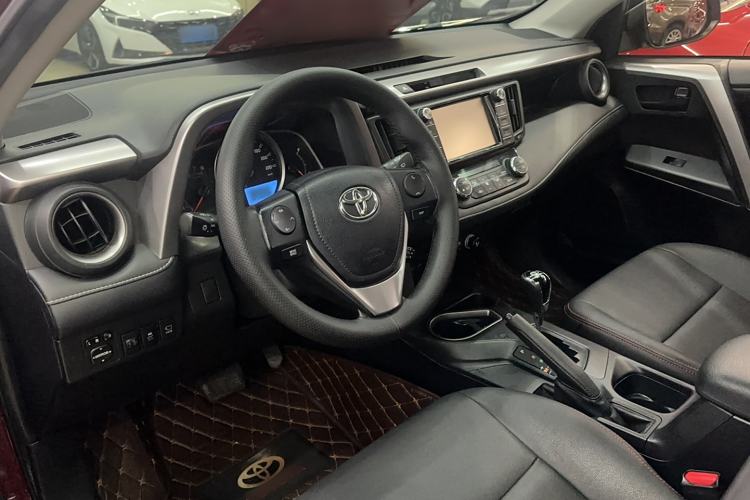 Used Toyota RAV4 2016 2.0L CVT Two-Wheel Drive Fashion Edition China V Standard
