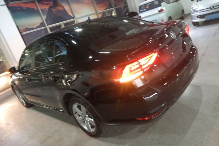 Used Volkswagen Lavida 2017 1.6L Automatic Fashion Edition
