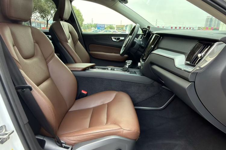 Used Volvo XC60 2019 T5 4x4 Smart Edition China V Standard
