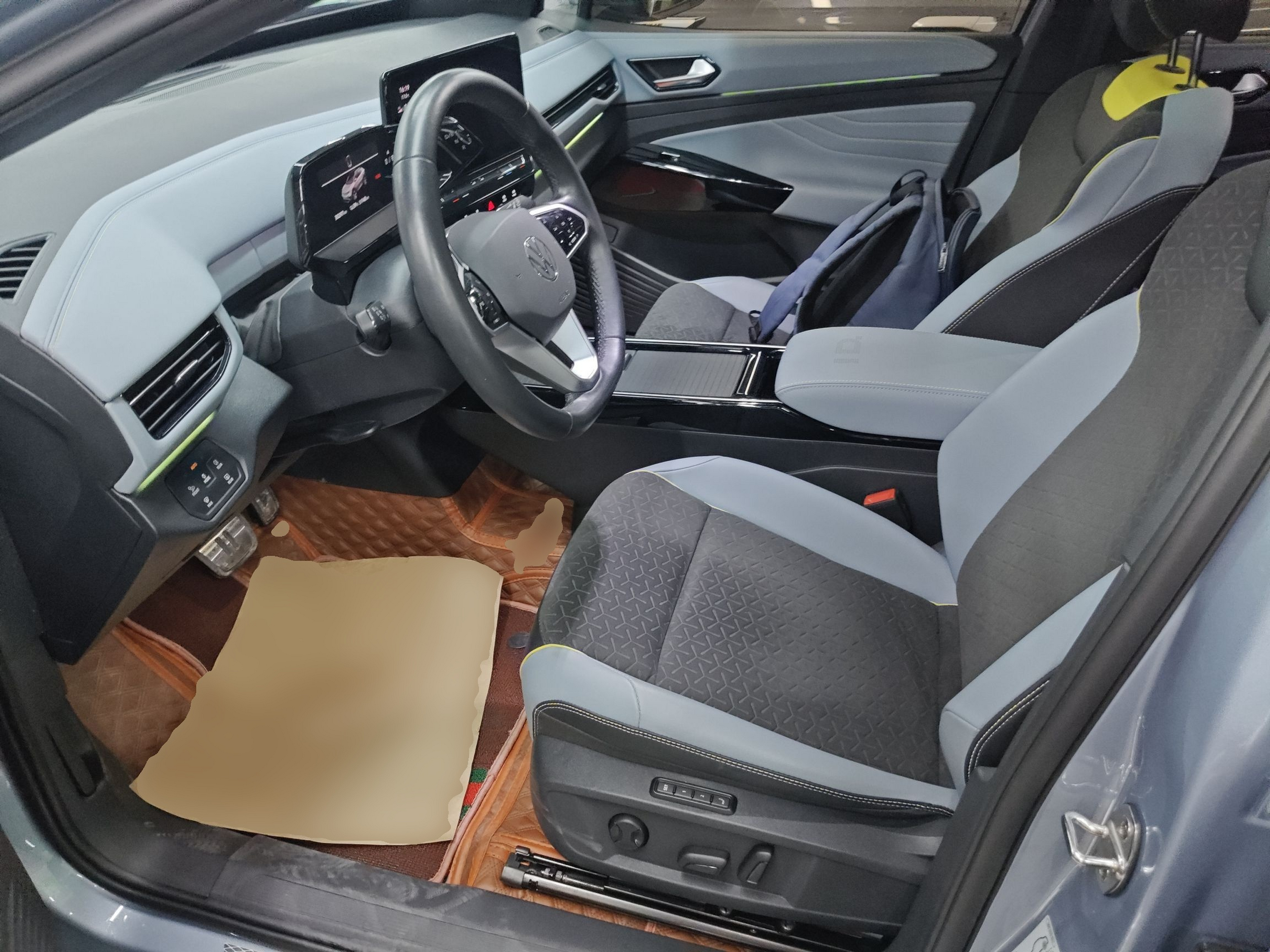 Переднее сиденье в автомобиле