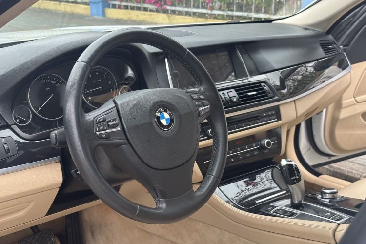 Used BMW 5 Series 2014 520Li Elegant Model
