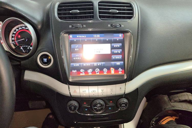 Used Dodge Journey 2013 2.4L Two-Wheel Drive Luxury Version
