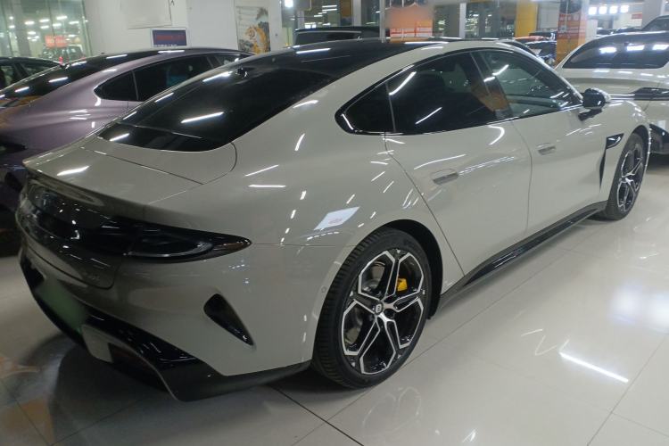 Used  SU7 2024 Rear-Drive Long-Range Intelligent Driving Version
