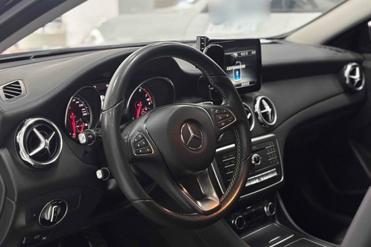 Used Mercedes-Benz GLA 2017 GLA 200 Fashion Model
