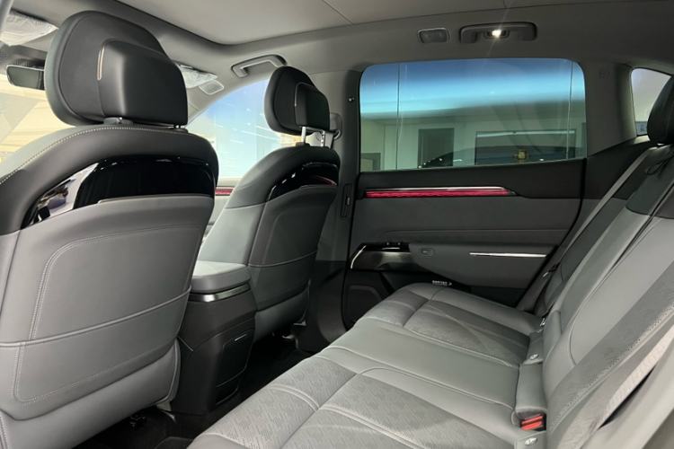 Used Zeekr 7X 2025 100 kWh Long-Range Rear-Wheel Drive with Intelligent Driving Features