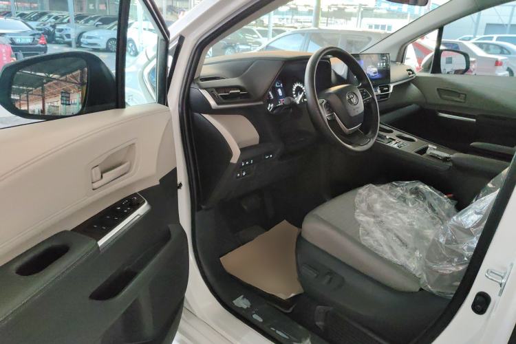 Used Toyota Sienna 2024 2.5L Hybrid Comfort Edition
