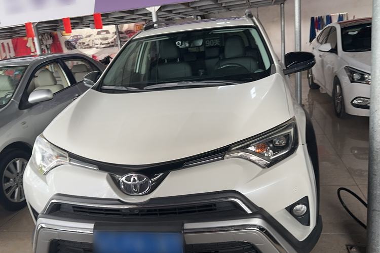Used Toyota RAV4 2019 2.0L CVT Two-Wheel Drive Fashion X Limited Edition China VI Standard
