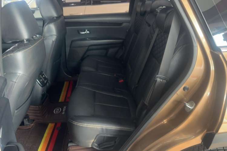 Used Kia KX7 2017 2.0T Automatic Two-Wheel Drive GL 7-Seater
