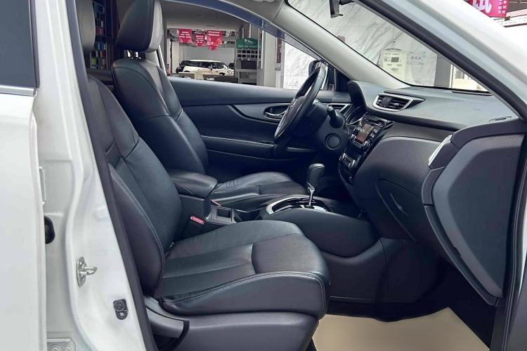 Used Nissan X-Trail 2015 2.0L CVT Comfort MAX Edition 2WD
