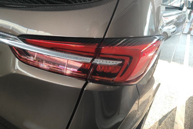 Used Buick GL8 2023 Facelifted Land Cruiser Executive Luxury Version
