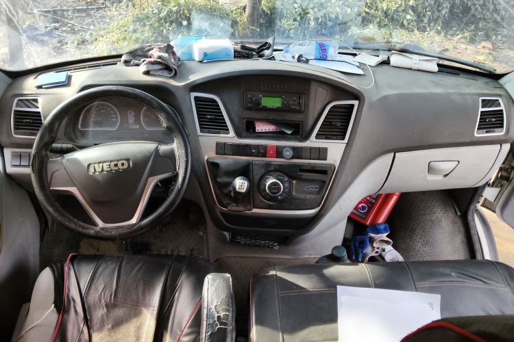 Used Iveco Power Daily 2017 2.5T Deluxe A37 High-Roof 6-7 Seater Bus 47Z5
