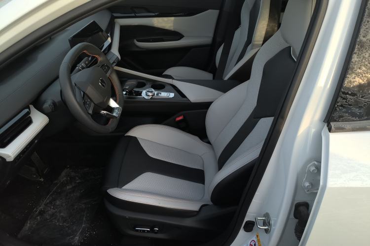 Used Changan UNI-V iDD 2024 Blue Whale Smart Electric iDD 136km ZhiKu Model
