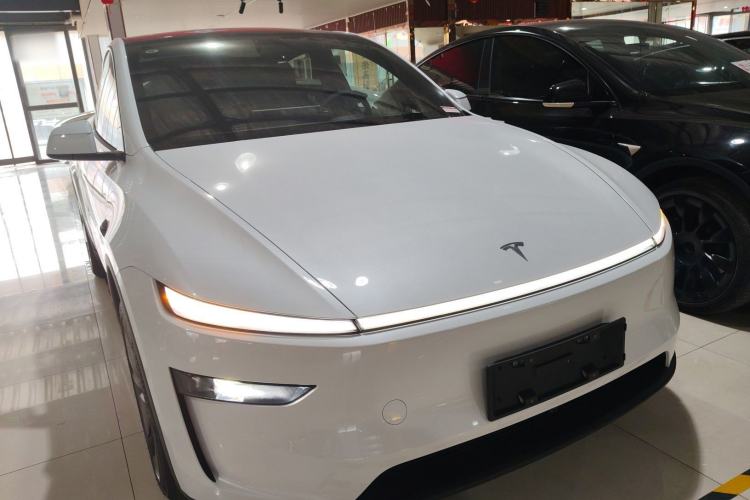Used Tesla Model Y 2025 Rear-Wheel-Drive Version