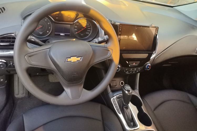 Used Chevrolet Cruze 2017 1.5L Hatchback Automatic Pioneer Sunroof Edition
