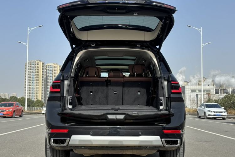 Used BMW X7 2023 xDrive40i Luxury Package with Leading Features