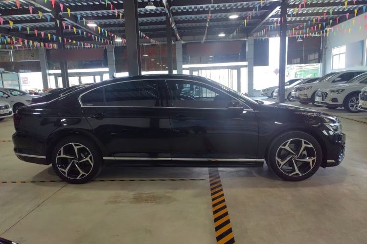 Used Volkswagen Magotan 2023 2 Million Units Limited Edition 330TSI DSG Leading Version
