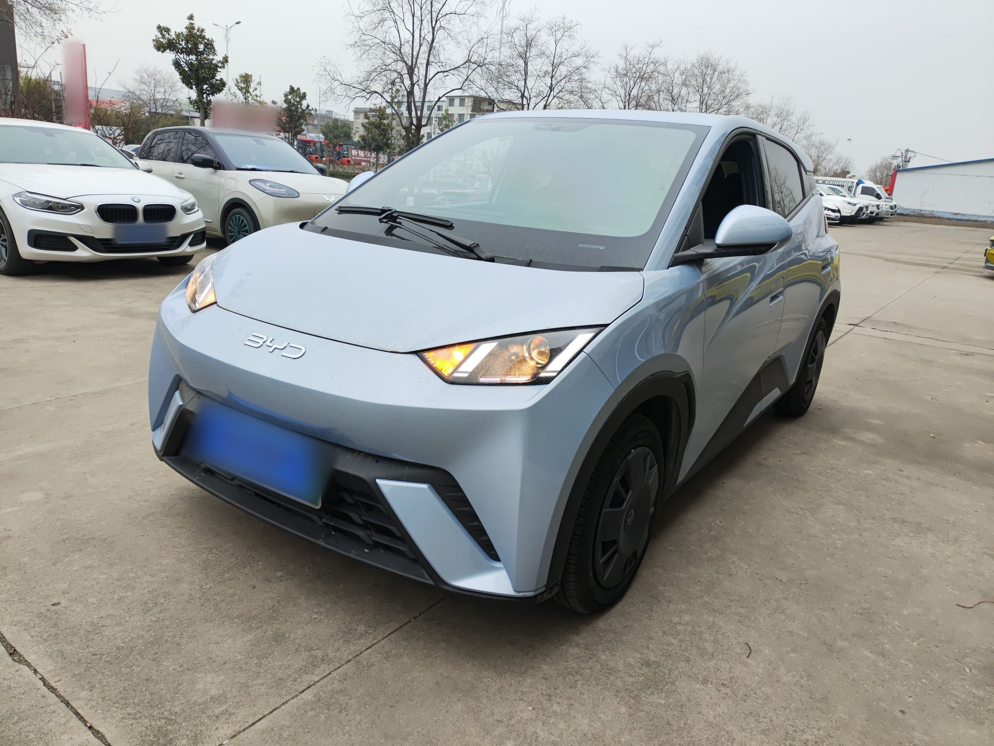 Под передней частью автомобиля