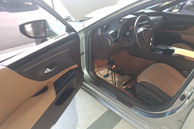 Used Lexus ES 2020 300h Premier Edition