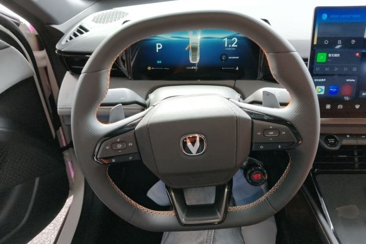 Used Changan UNI-V 2025 Model Third-Generation 2.0T Dynamic Edition
