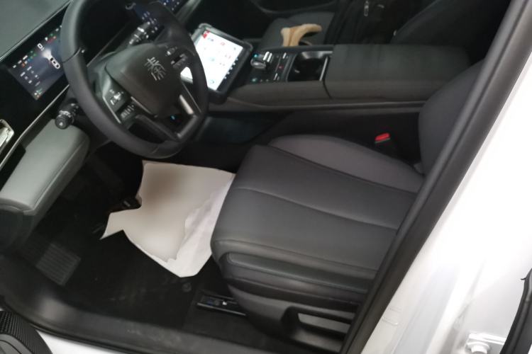 Used BYD Qin L 2025 DM-i Smart Drive 80KM Leading Model
