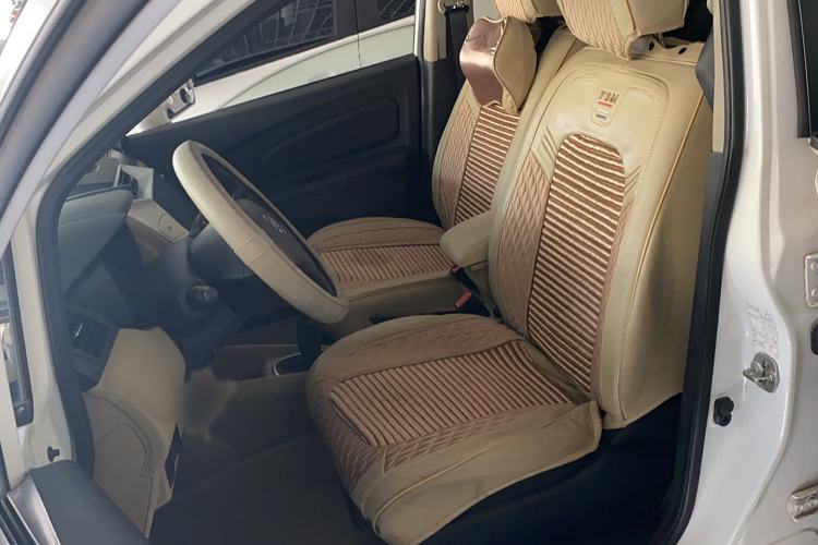 Used Venucia R50 2014 1.6L Manual Splendid Edition
