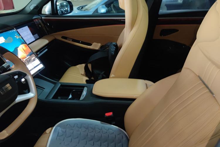 Used  L7 2023 1.5T 115 km MAX
