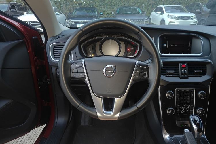 Used Volvo V40 2018 T3 Zhiyi Edition