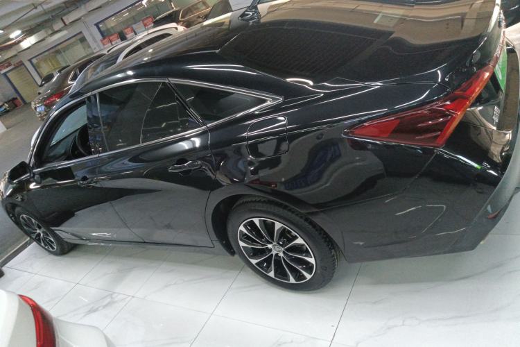 Used Toyota Avalon 2023 2.0L Premium Edition
