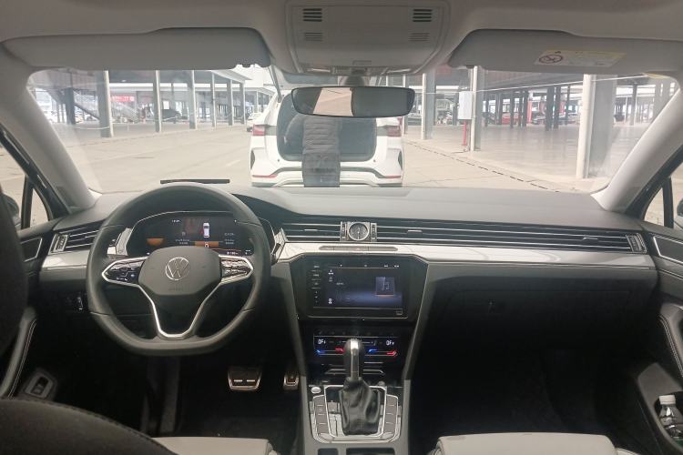 Used Volkswagen Magotan 2023 2 Million Units Limited Edition 330TSI DSG Leading Version
