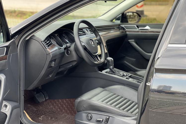 Used Volkswagen Magotan 2019 330TSI DSG Leading Model China VI Standard