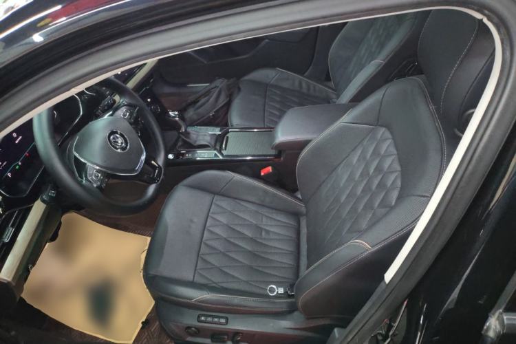 Used Volkswagen Passat 2019 330TSI Luxury Edition China VI Standard
