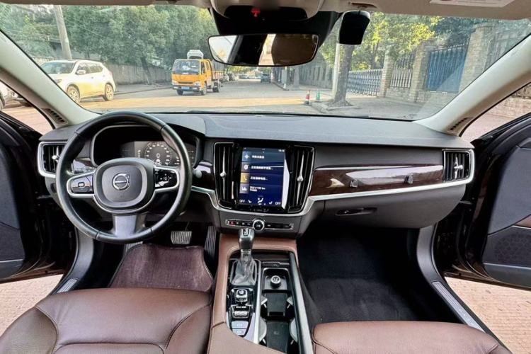 Used Volvo S90 2018 T4 Zhiyuan Edition
