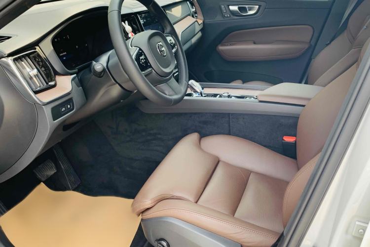 Used Volvo XC60 New Energy 2024 T8 Plug-in Hybrid Long-Range All-Wheel Drive Smart Luxury Edition
