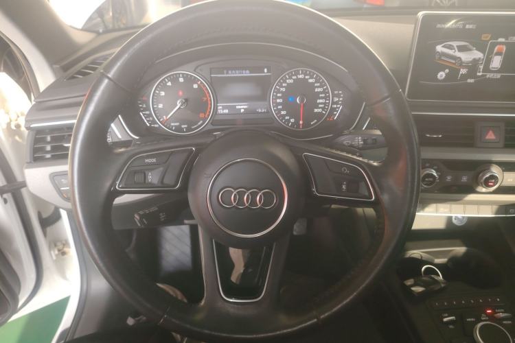 Used Audi A4L 2017 40 TFSI Ambition Edition
