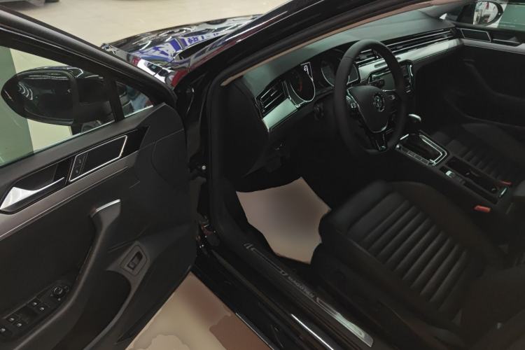 Used Volkswagen Magotan 2019 330TSI DSG Leading Edition China V Standard
